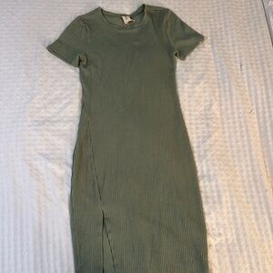 Elegant Green Ribbed Dress